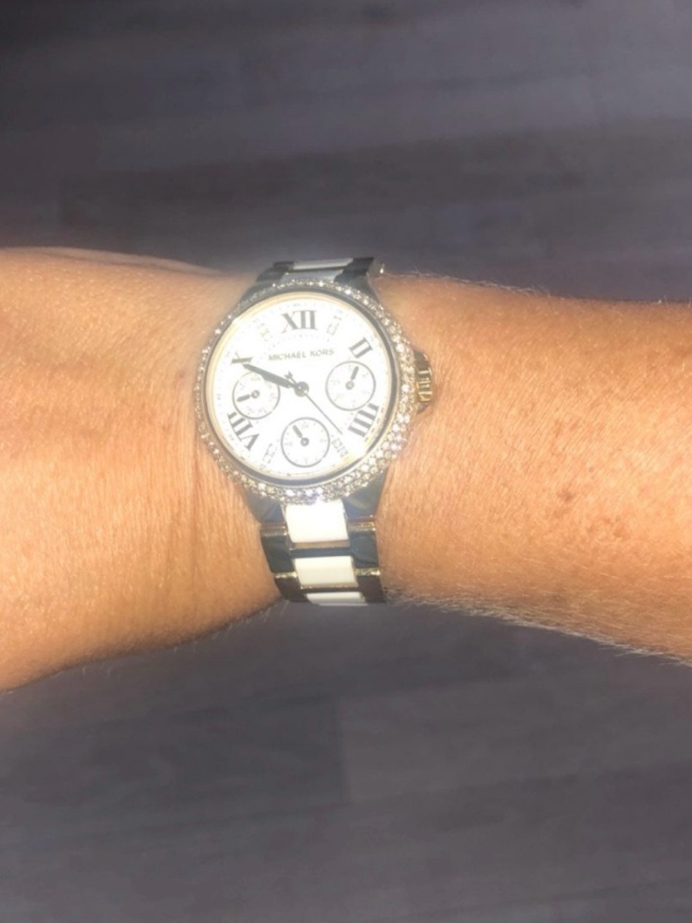 Michael Kors Gold Tone Watch with White Dial and Ceramic Links - Picture 6 of 6